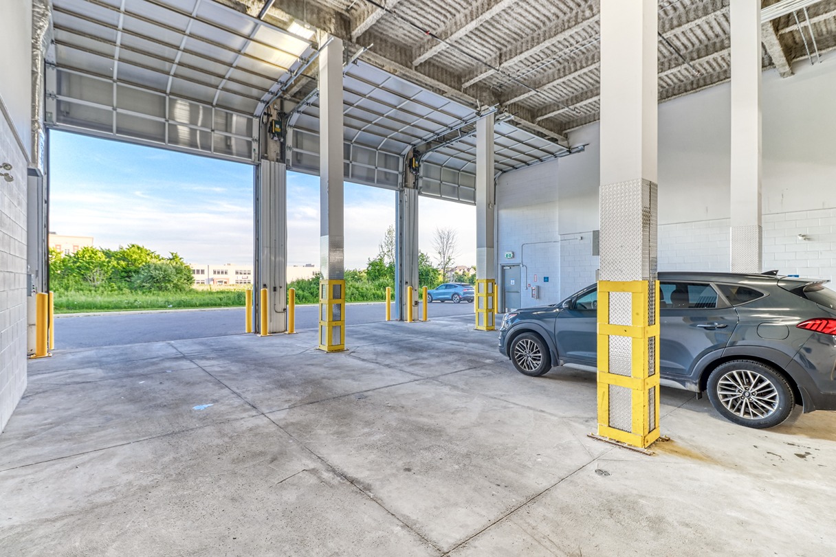SmartStopSelfStorage-WoodbridgeONT-411 Cityview Blvd-Loading Bays Interior