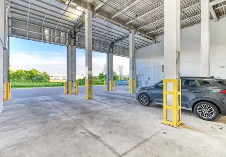 SmartStopSelfStorage-WoodbridgeONT-411 Cityview Blvd-Loading Bays Interior