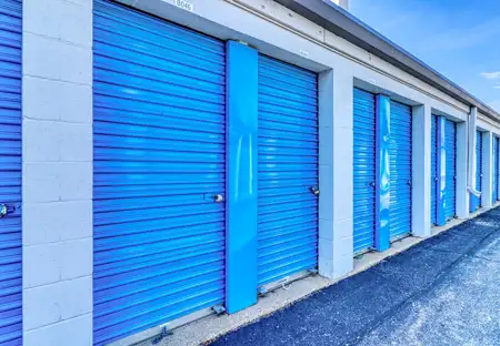 SmartStopSelfStorage-BloomingdaleIL-240WArmyTrailRd-DriveUpUnits
