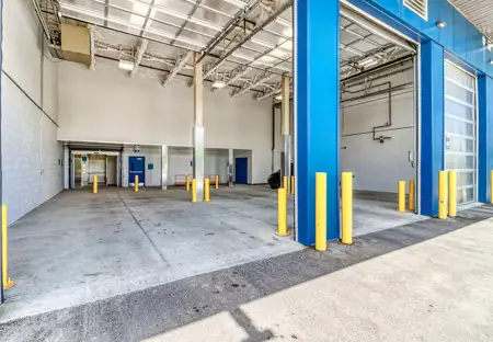 SmartStopSelfStorage-MississaugaONT-2068 S Sheridan Way-Loading bays