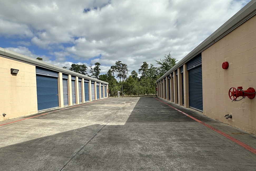 SmartStopSelfStorage-ShenandoahTX-18250Interstate45S-DriveUpUnits