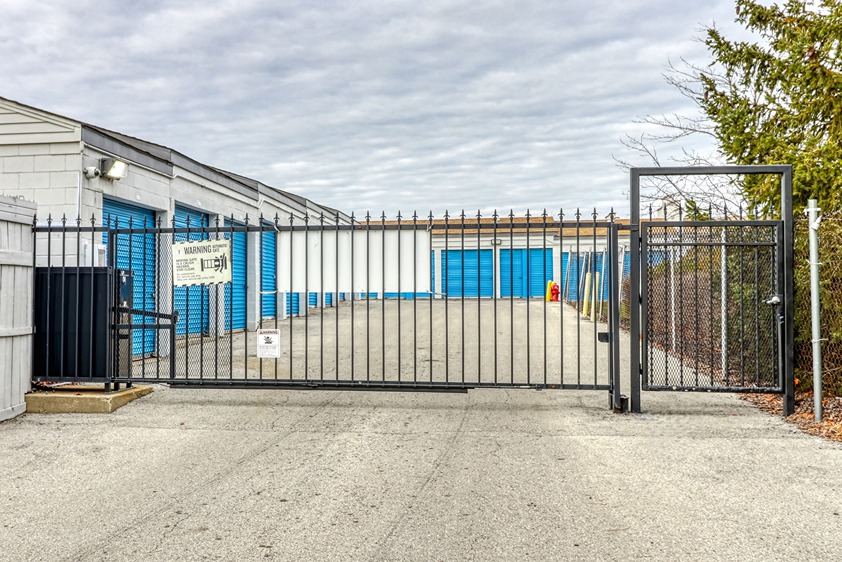 SmartStopSelfStorage-RomeovilleIL-1302MarquetteDr-Gate