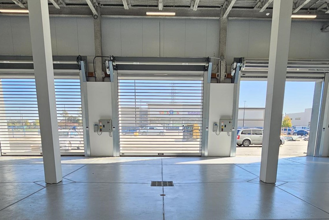 SmartStopSelfStorage-HamiltonONT-550 Centennial Pkwy N-LoadingBay