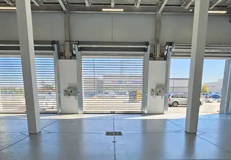 SmartStopSelfStorage-HamiltonONT-550 Centennial Pkwy N-LoadingBay