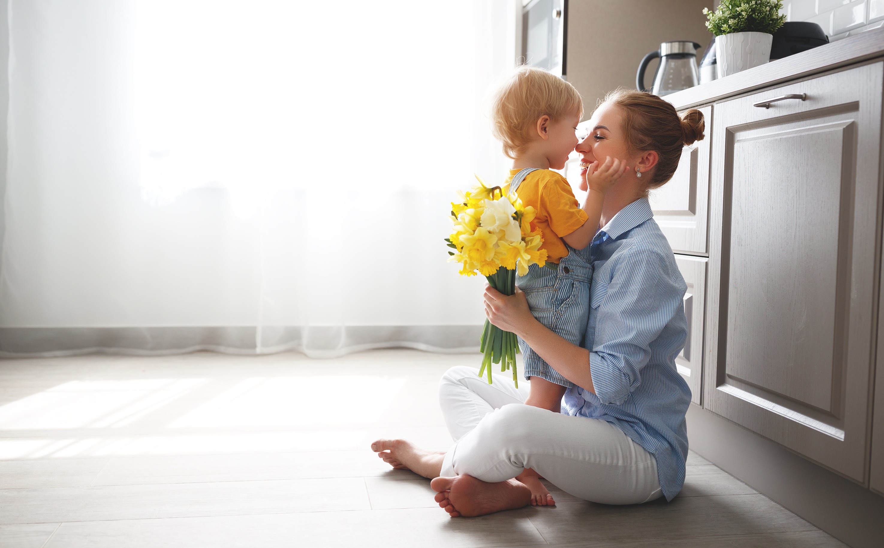 Image of Mother and child embracing in honor of Mother's Day | SmartStop