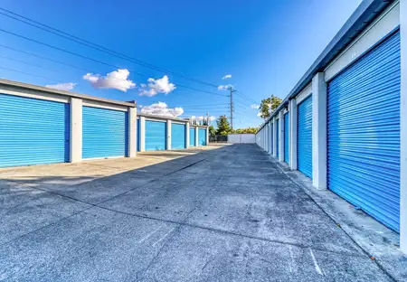 SmartStopSelfStorage-ConcordCA-1597MarketSt-DriveUpUnits