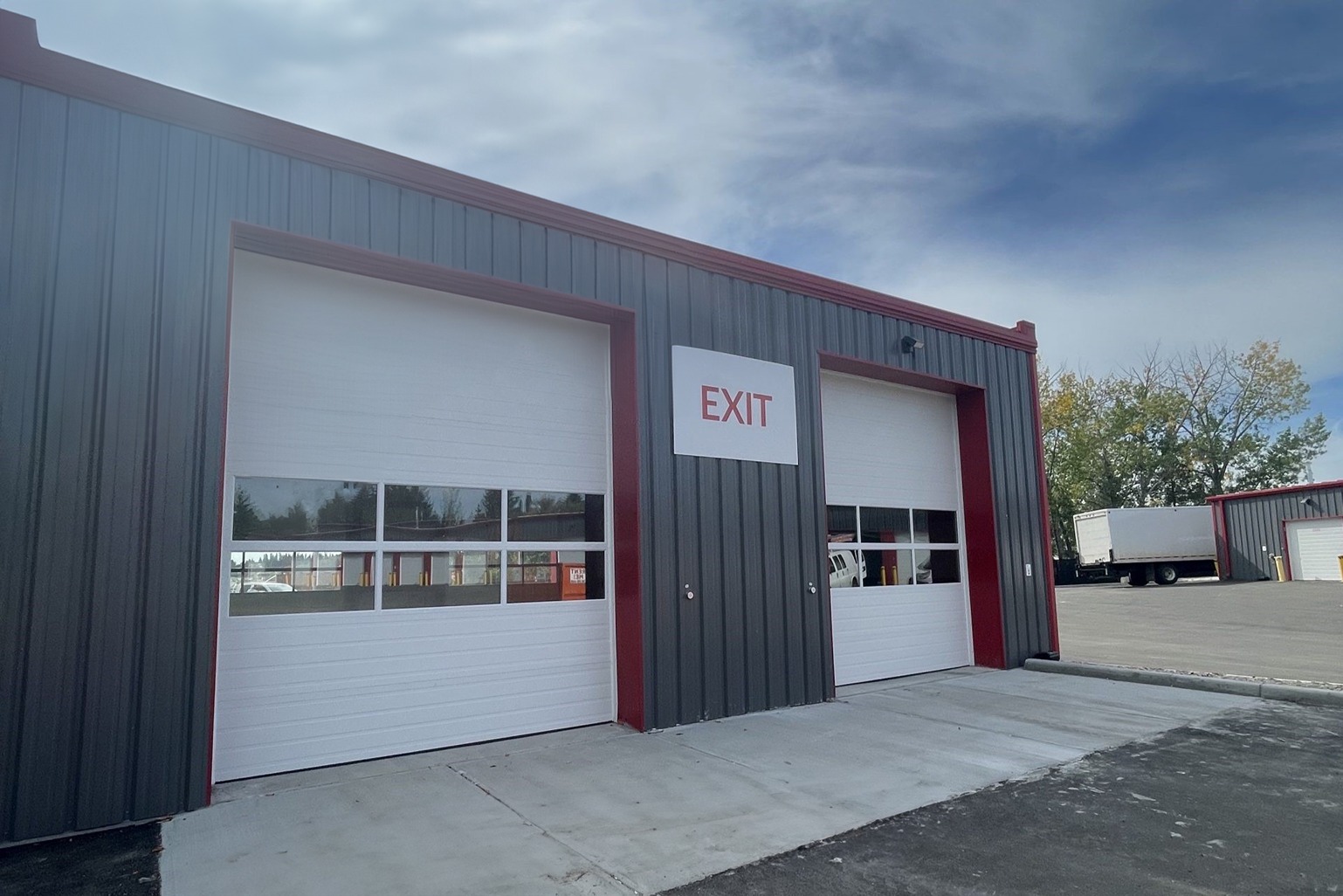 SmartStop Self Storage_8 Inglewood Dr_St Albert, AB-Loading Bays