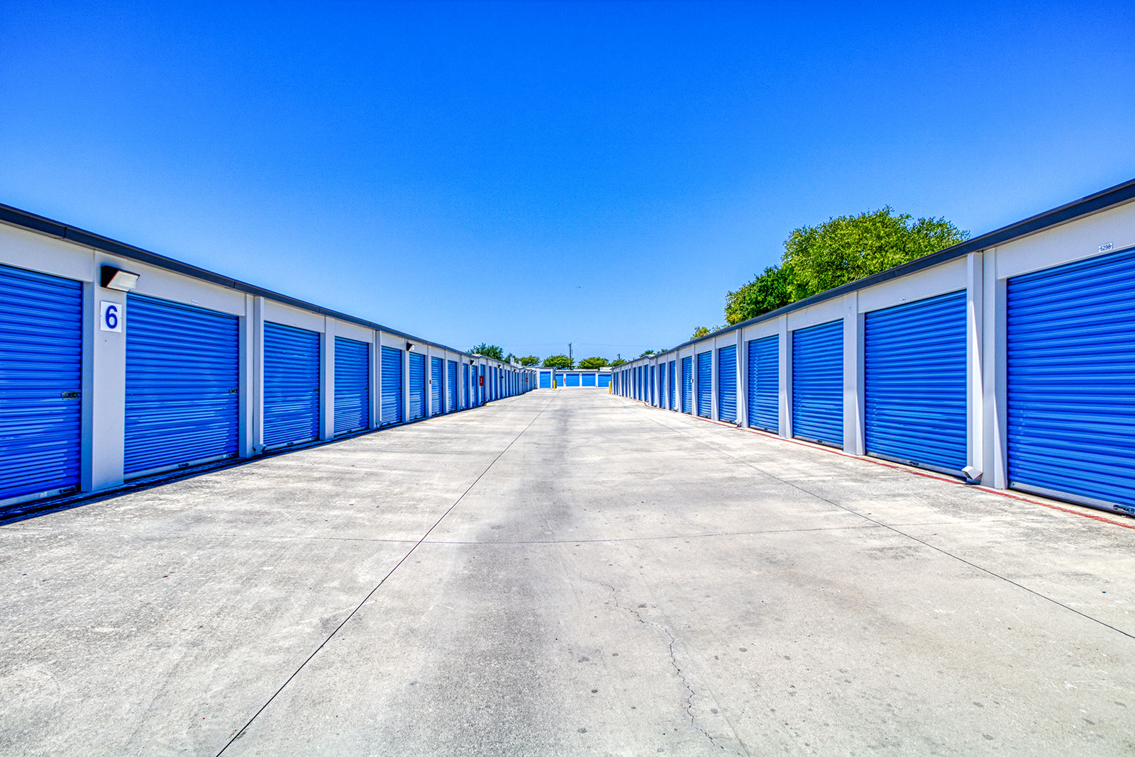 SmartStopSelfStorage-SanAntonioTX-8239BroadwaySt-DriveUpUnits