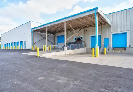 SmartStopSelfStorage-PickeringONT-600GraniteCrt-LoadingBay