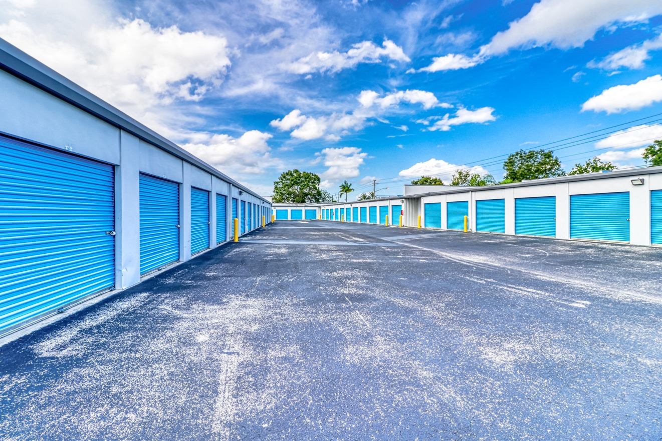 Drive Up Units - SmartStopSelfStorage-PortStLucieFL-501NWBusinessCenterDrN