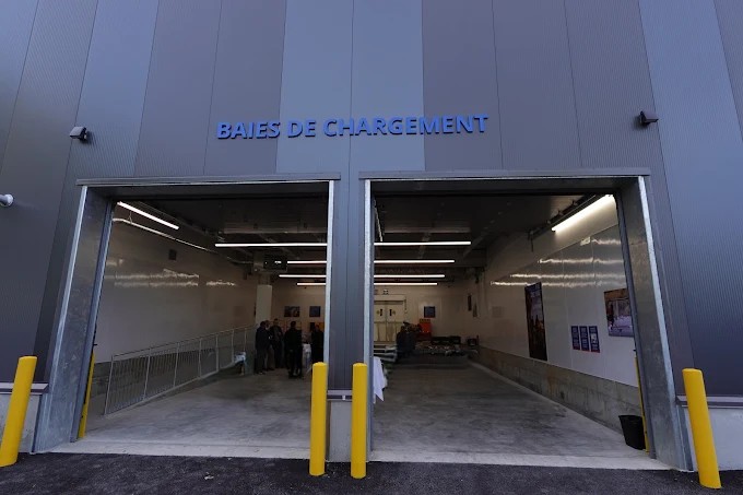 All weather load bays at SmartStop Self Storage-885BdCharestO, QuebecQC