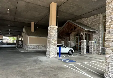 SmartStopSelfStorage-HoustonTX-2412WHolcombeBlvd-CoveredLoading