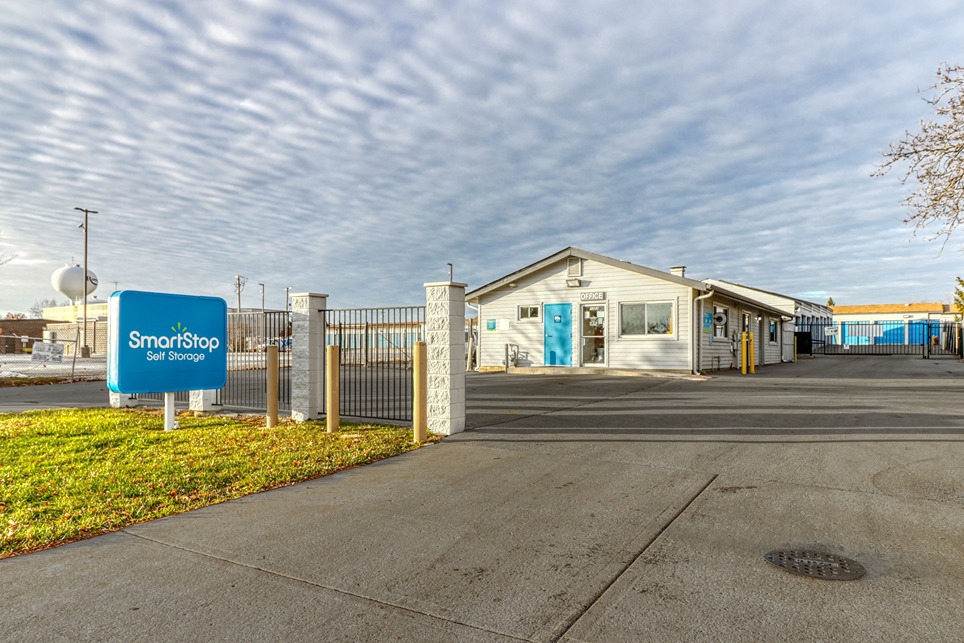 SmartStopSelfStorage-RomeovilleIL-1302MarquetteDr-Hero