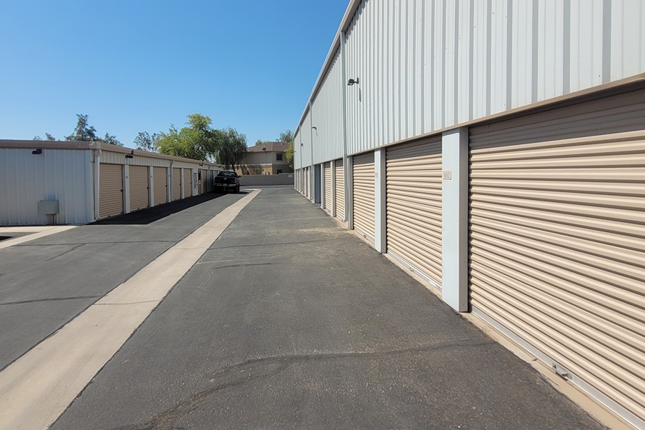 Drive up units at SmartStopSelfStorage-GlendaleAZ-13551WGlendaleAve