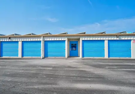 SmartStopSelfStorage-BramptonONT-8BrewsterRd-DriveUpUnits
