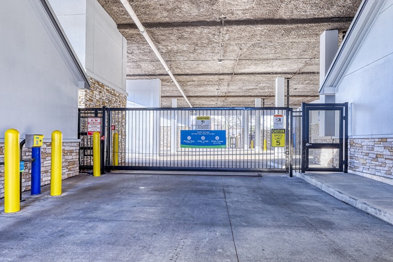 SmartStopSelfStorage-HoustonTX-2412WHolcombeBlvd-Gate
