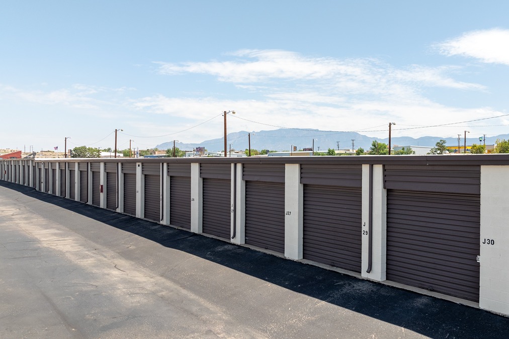 Drive up units at AmericanSelfStorage-AlbuquerqueNM-720CandelariaRdNE