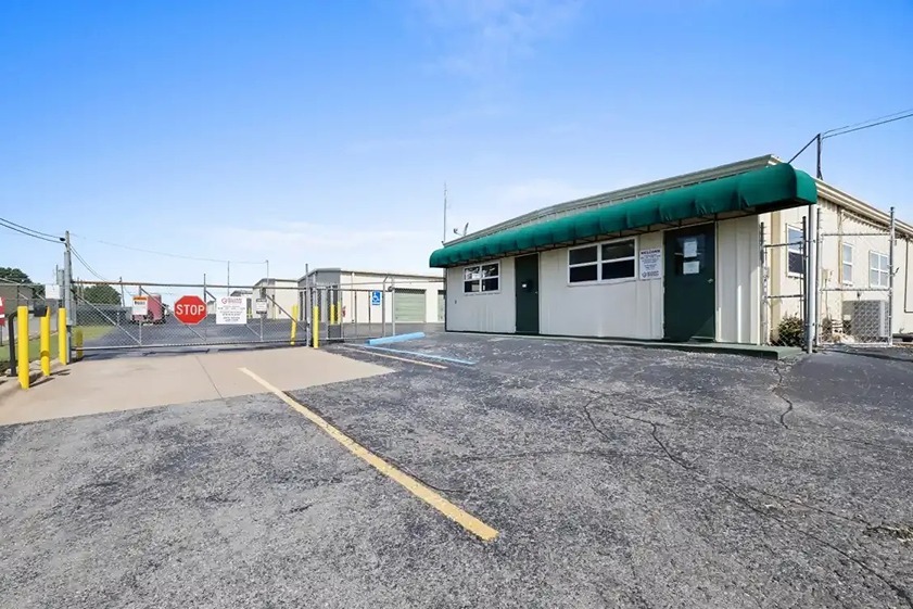 Storefront at SmartStop Self Storage-Siloam SpringsAR-1485EKenwoodSt