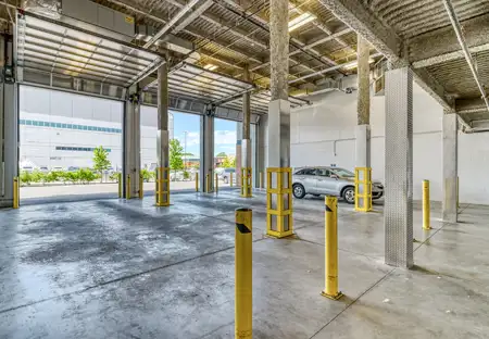 SmartStopSelfStorage-19 Esandar Dr. - Toronto,ONT-M4G4C5-Loading Bays