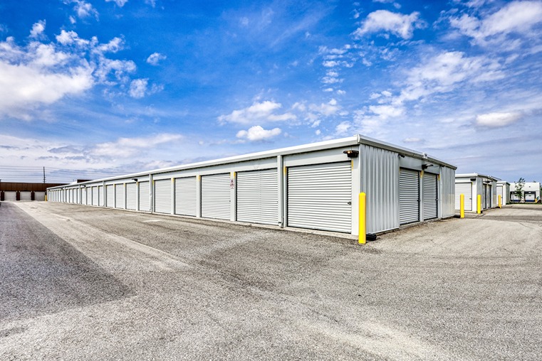 Drive Up Units at SmartStopSelfStorage-BarrieONT-341MapleviewDrW