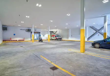 SmartStopSelfStorage-1120 Dupont St-Toronto,ONT-M6H2A2-Parking