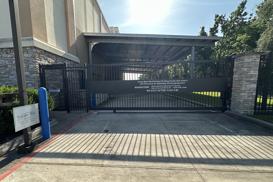 SmartStopSelfStorage-SpringTX-21836HolzwarthRd-Gate