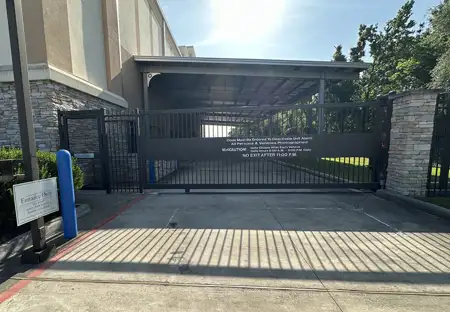 SmartStopSelfStorage-SpringTX-21836HolzwarthRd-Gate