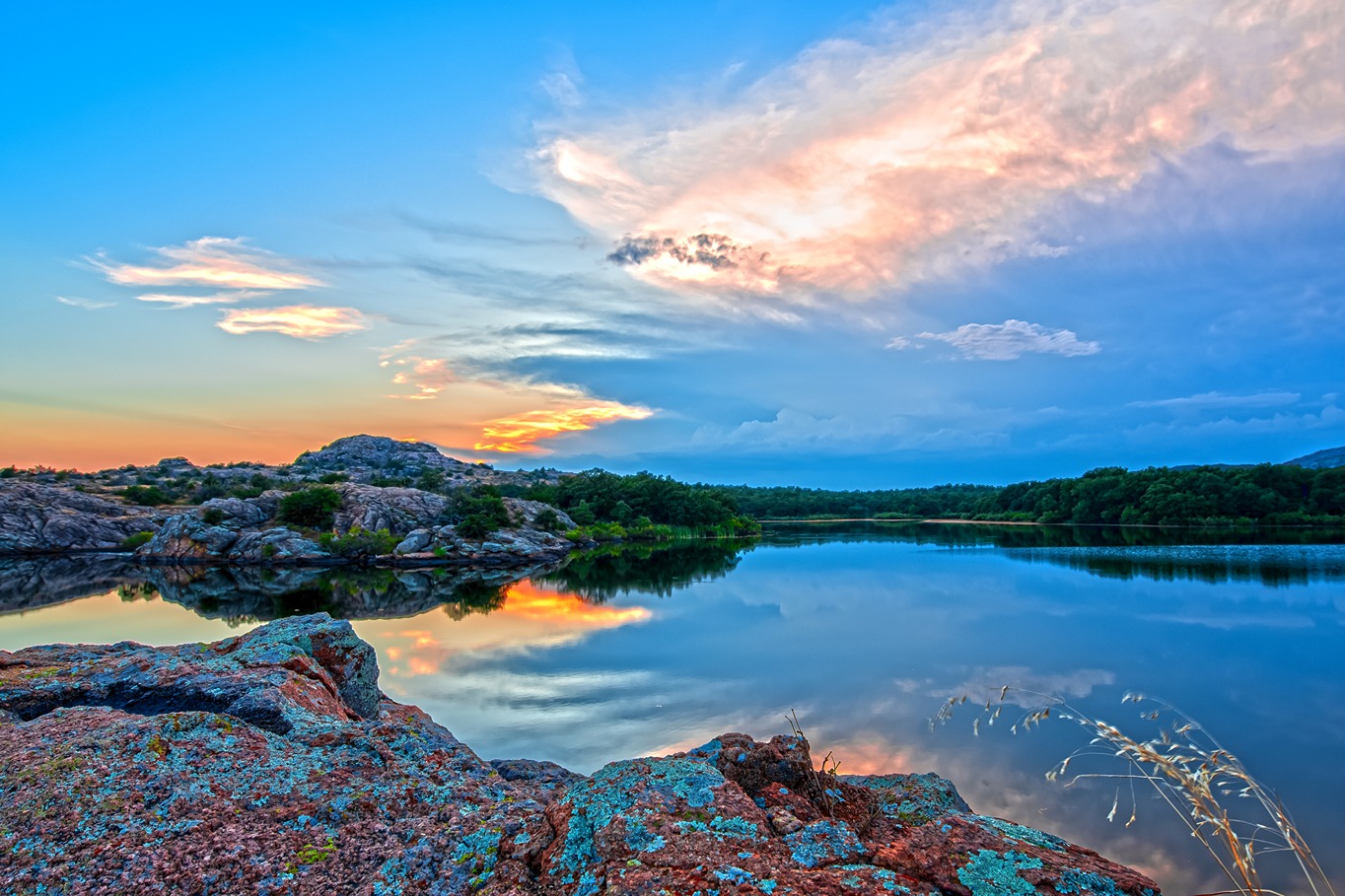Image of wichita mountains and lake in Southwest Oklahoma