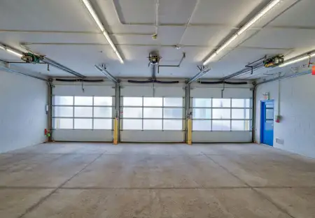 SmartStopSelfStorage-MiltonONT-530MartinSt-LoadingDock
