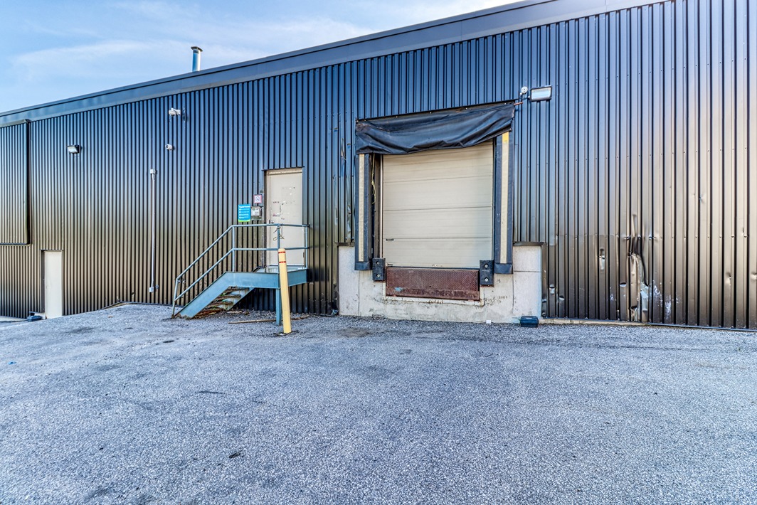 SmartStopSelfStorage-7 Ingram Dr-NorthYork,ONT-M3L1G5-Loading Dock