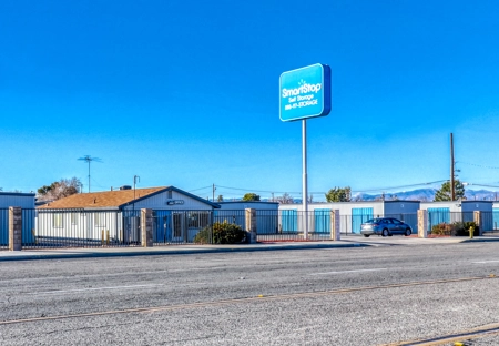SmartStop Self Storage Facility at 43745 Sierra Hwy, Lancaster CA - Storefront