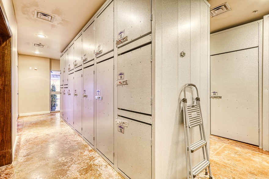 SmartStopSelfStorage-HoustonTX-2412WHolcombeBlvd-WineStorage