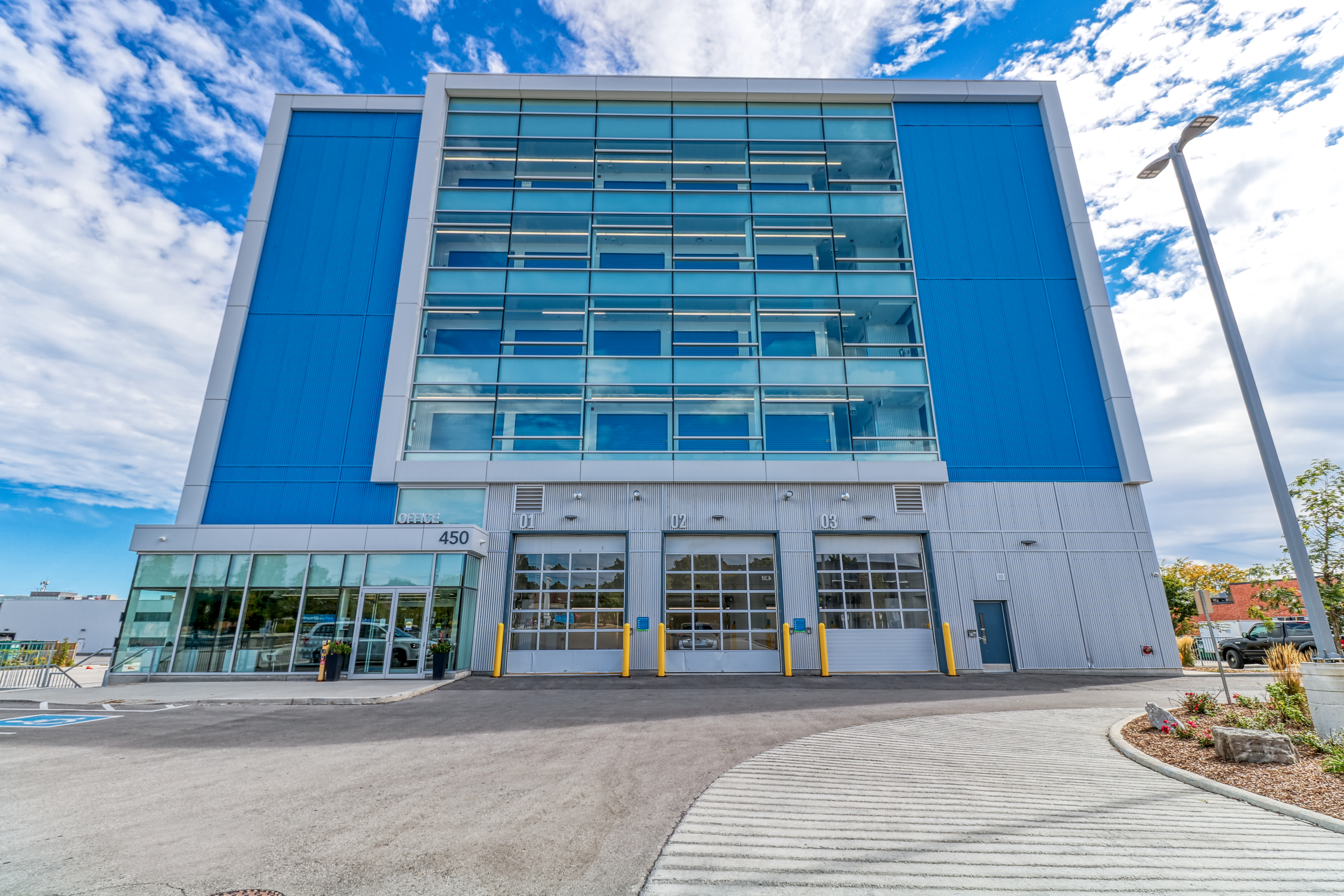 SmartStop Self Storage Facility at 450 Iroquois Shore Rd, Oakville, ON - Storefront