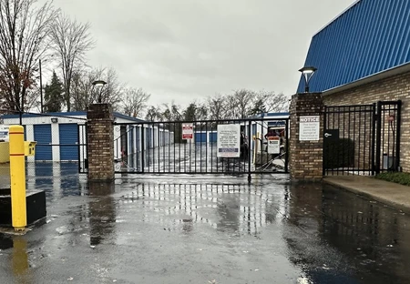 SmartStopSelfStorage-MurfreesboroTN-1323NWBroadSt-Gate Access