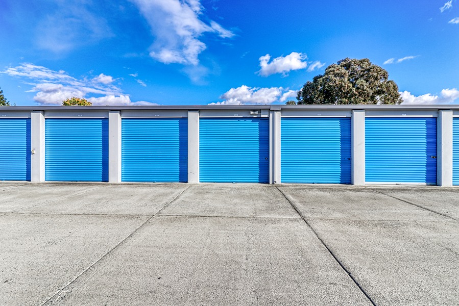 SmartStopSelfStorage-ConcordCA-1597MarketSt-DriveUpUnits