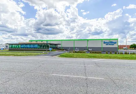 SmartStopSelfStorage-ElkGroveVillageIL-1600BusseRd-Hero