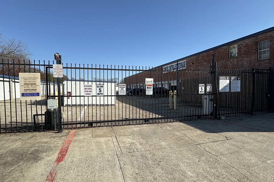 SmartStopSelfStorage-DallasTX-8110SCockrellHillRd-Gate