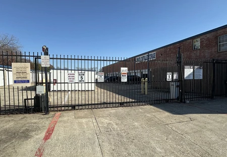 SmartStopSelfStorage-DallasTX-8110SCockrellHillRd-Gate