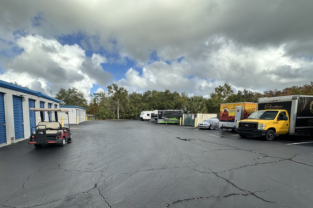 SmartStopSelfStorage-OrlandoFL-6707NarcoosseeRd-Parking
