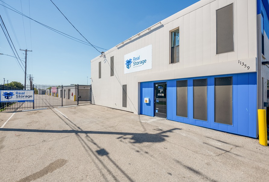 storefront at RealStorage-DallasTX-11359ReederRd