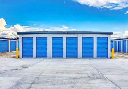 11203 US-301, Oxford, FL Drive Up Units | SmartStop