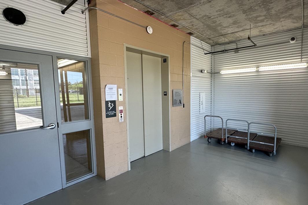 SmartStopSelfStorage-SpringTX-21836HolzwarthRd-Elevators