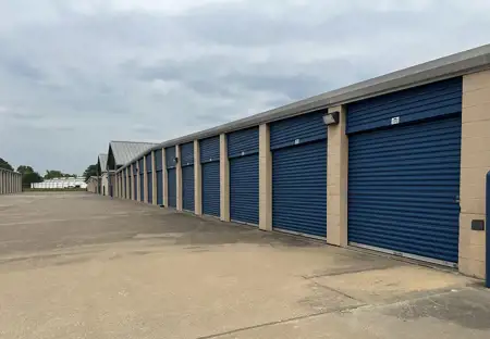 SmartStopSelfStorage-SanAntonioTX-8239BroadwaySt-DriveUpUnits