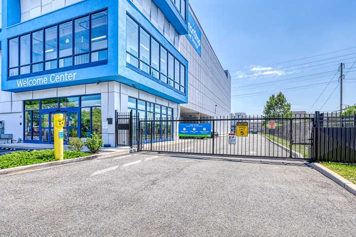 SmartStopSelfStorage-RahwayNJ-2255 Elizabeth Ave-Gate