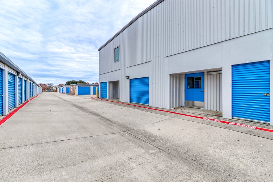 SmartStopSelfStorage-CorinthTX-3701FM2181-DriveUpUnits