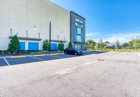 SmartStopSelfStorage-OcoeeFL-1071MarshallFarmsRd-DriveUpUnits