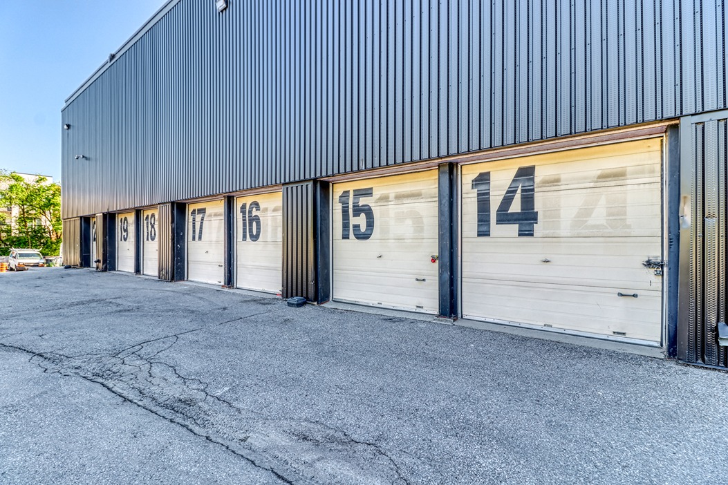 SmartStopSelfStorage-7 Ingram Dr-NorthYork,ONT-M3L1G5-Drive Up Units