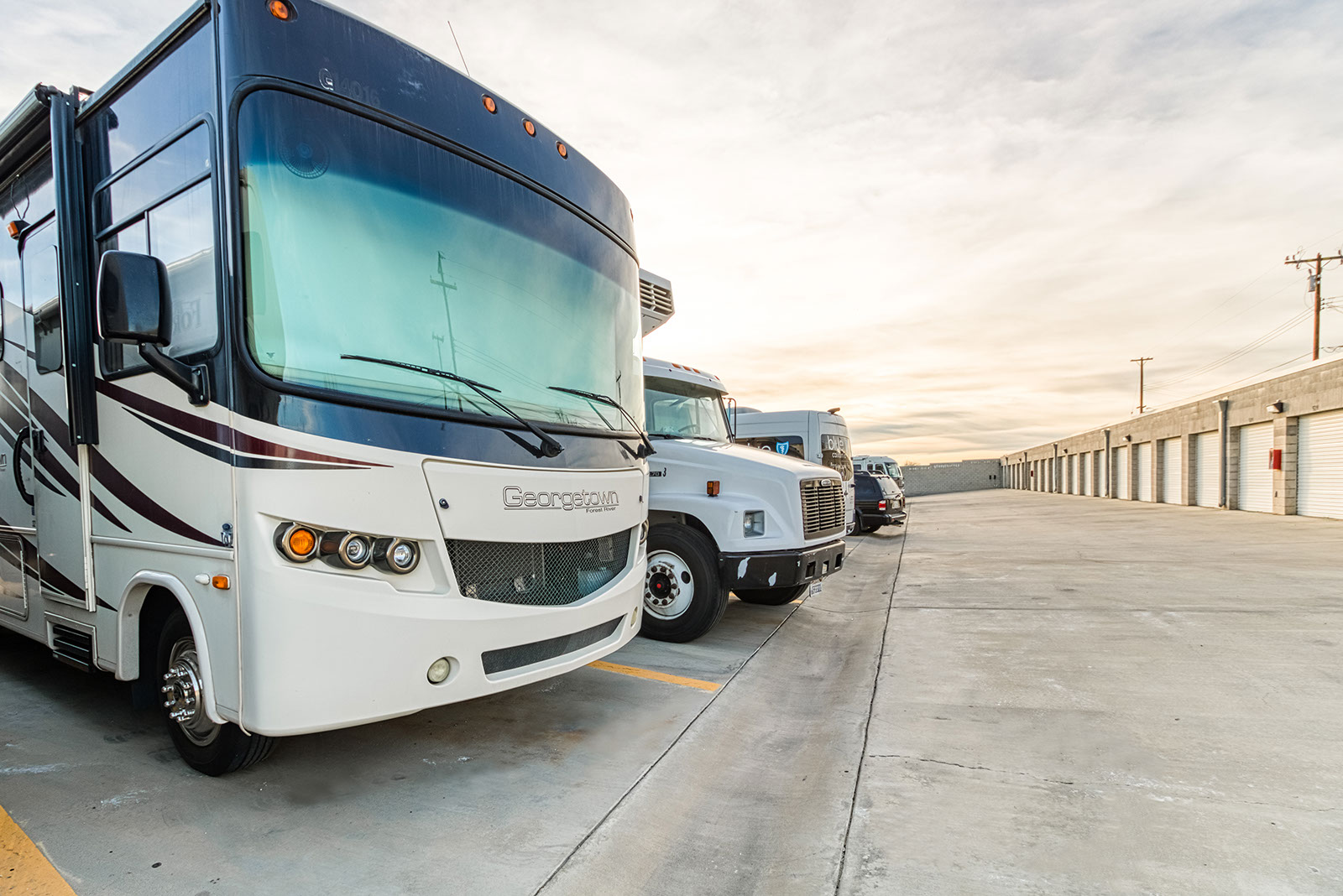 SmartStopSelfStorage-LancasterCA-43707SierraHwy-Parking