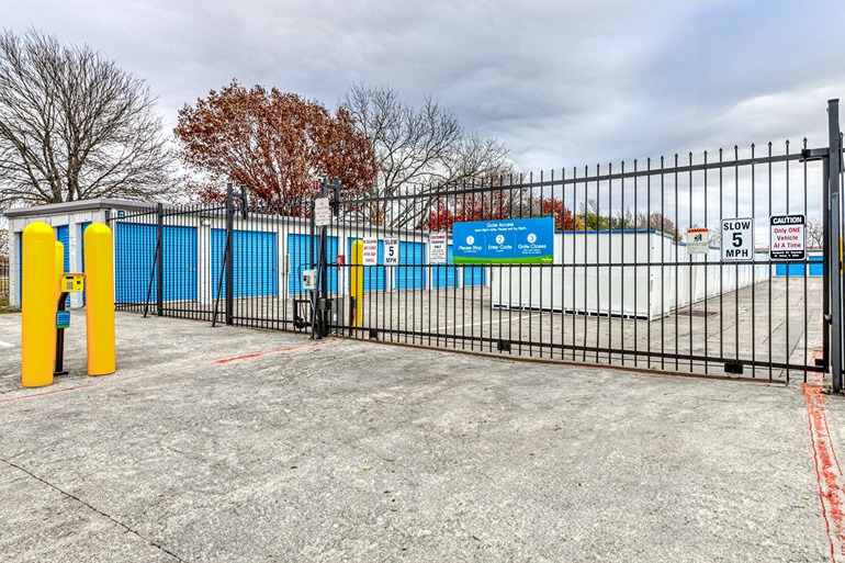 SmartStopSelfStorage-DallasTX-8110SCockrellHillRd-Gate