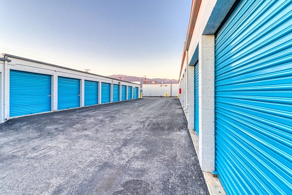 SmartStopSelfStorage-AzusaCA-1111WestGladstone-DriveUp3